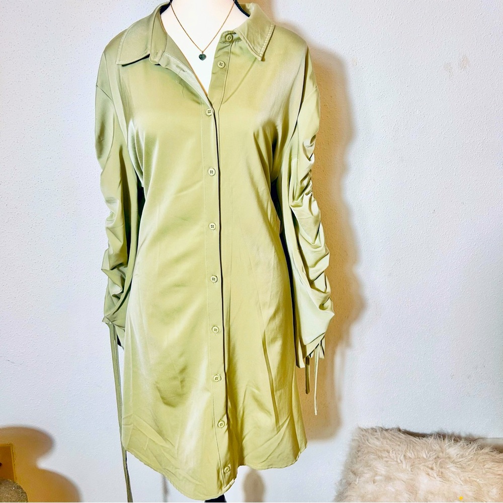 Green light green long sleeve boho relaxed fit dress.  Size 1Xl